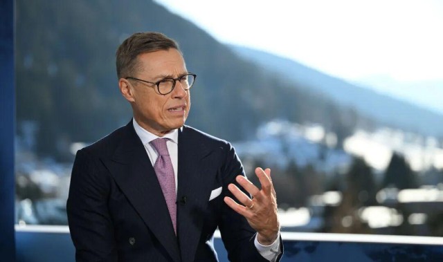 华体会官网-芬兰总统“出招”：邀特朗普蒸桑拿，帮助解决格陵兰岛的复杂局势；他曾将特朗普与泽连斯基的争吵比作婚姻中的争执，呼吁双方回到谈判桌前