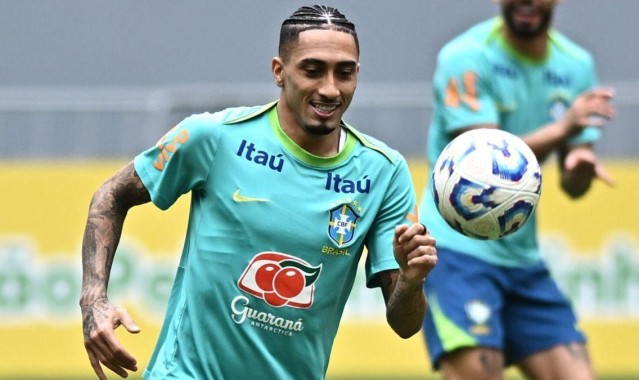 华体会登入-每体：安帅把拉菲尼亚放到10号位上，为三前锋提供进攻火力