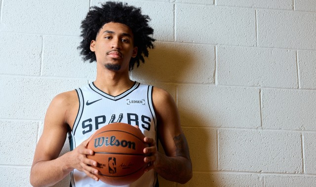 华体会官网-迪伦-哈珀拇指韧带撕裂，专家称术后康复周期平均需54.3天