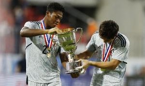 铃木彩艳上届东亚杯踢国足枯坐板凳 如今身价2000万&amp;稳坐主力