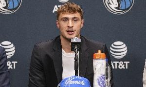 华体会官网-投篮还没适应弗拉格上半场疯狂出手 15中5得到10分3板1助2断