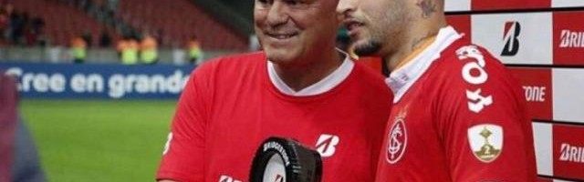 华体会体育-捐百万 除对足球的爱 还因不差钱 他家有49亿美元